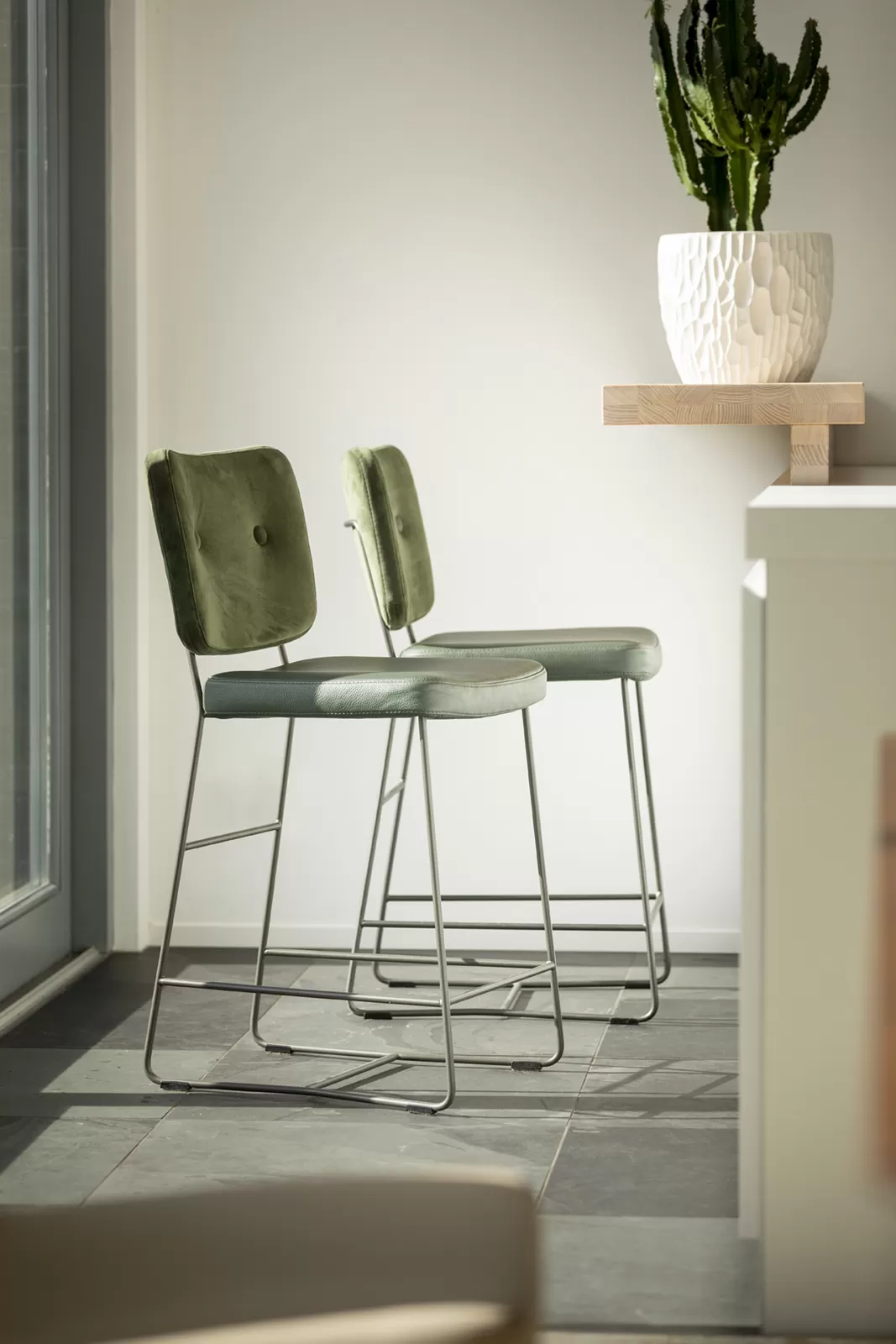 BP_KIKO_Plus_barkruk_Tendens_Verde_Hollywood_Armygreen_BP100-2_WEB.webp